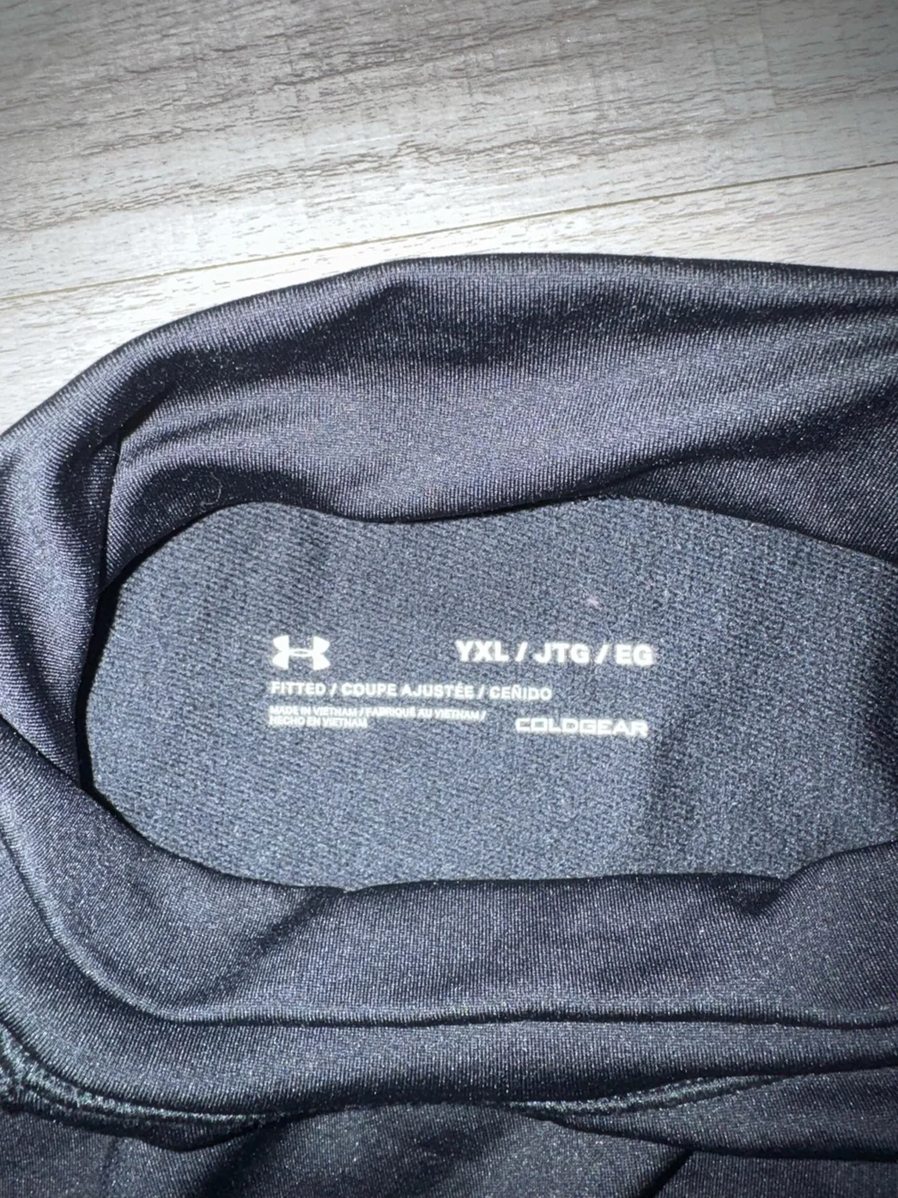 Youth Under Armour Black ColdGear Mock Neck Performance Top - Picture 2 of 3